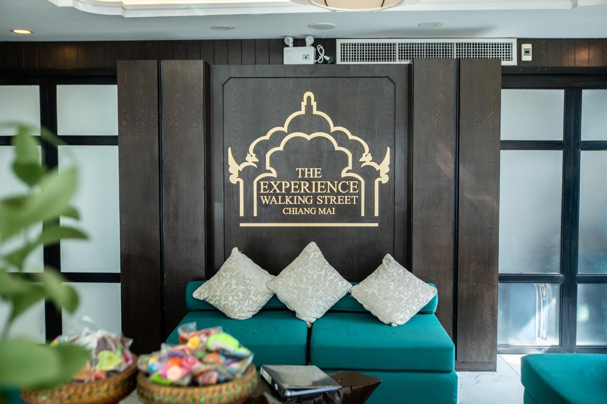 The Experience Walking Street Chiang Mai Hotel Buitenkant foto