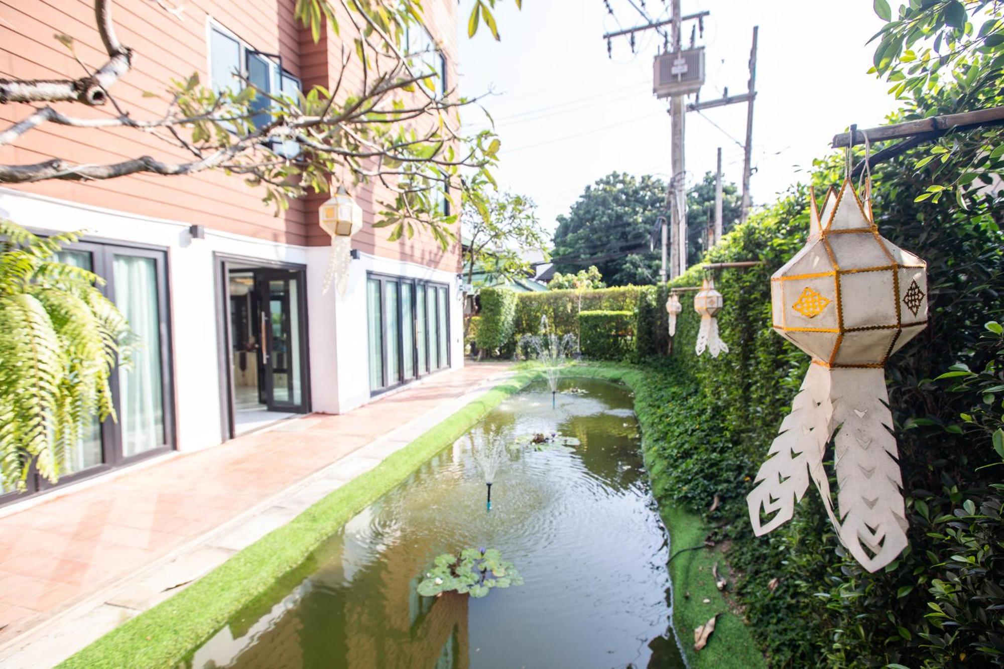 The Experience Walking Street Chiang Mai Hotel Buitenkant foto