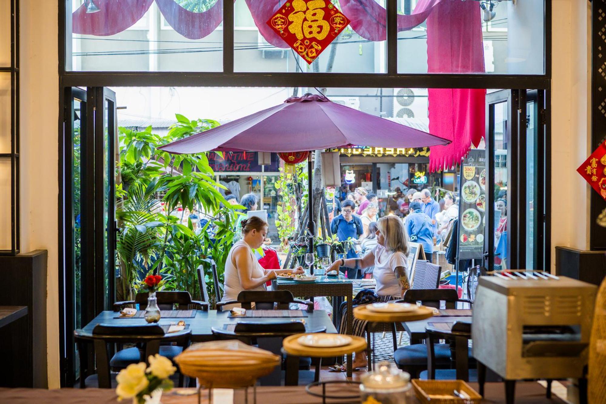 The Experience Walking Street Chiang Mai Hotel Buitenkant foto